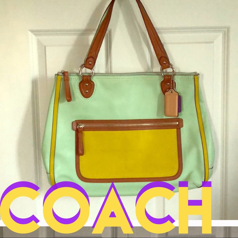 Quirky COACH Zipper Tote/shoulder bag